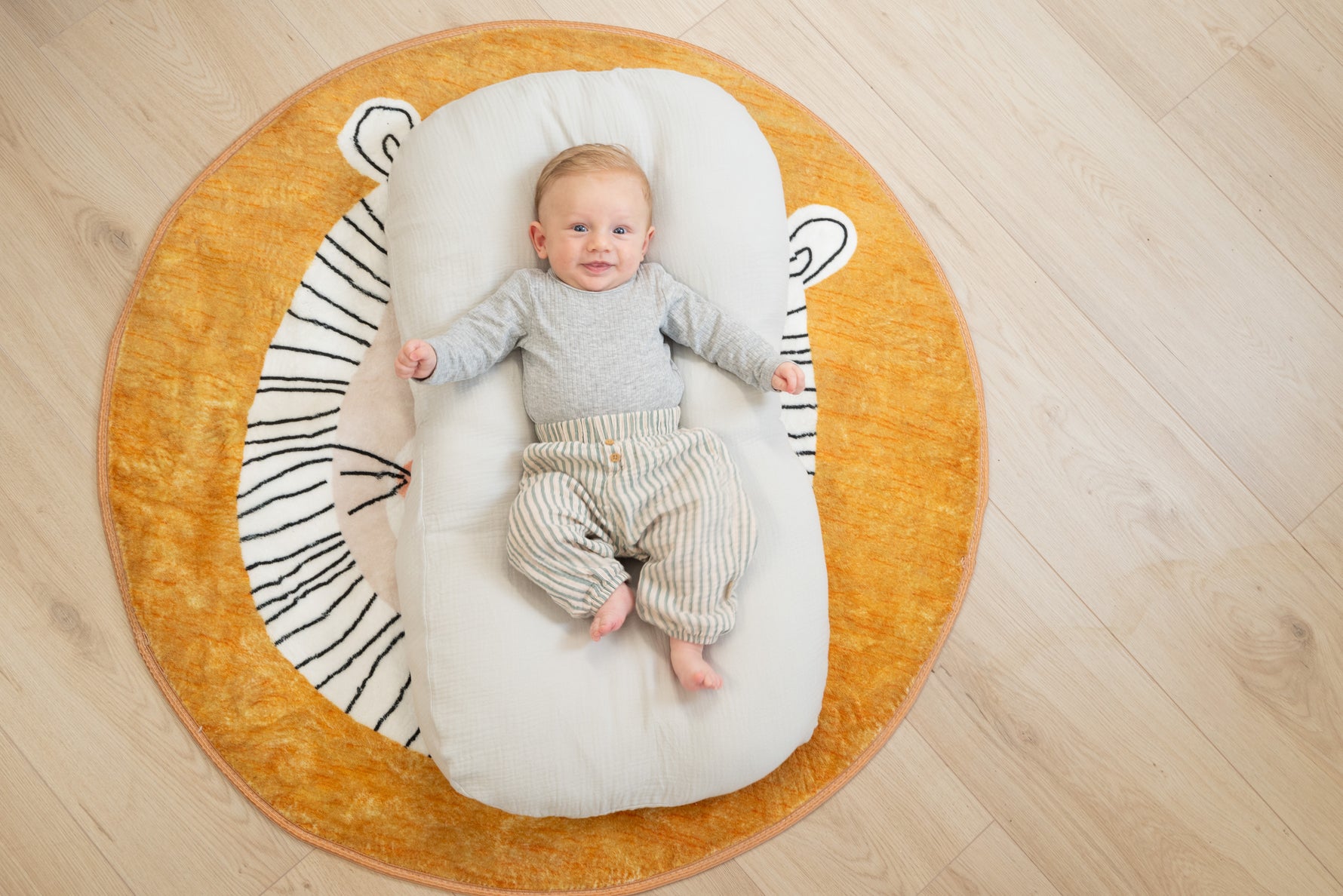 Babynest grijs